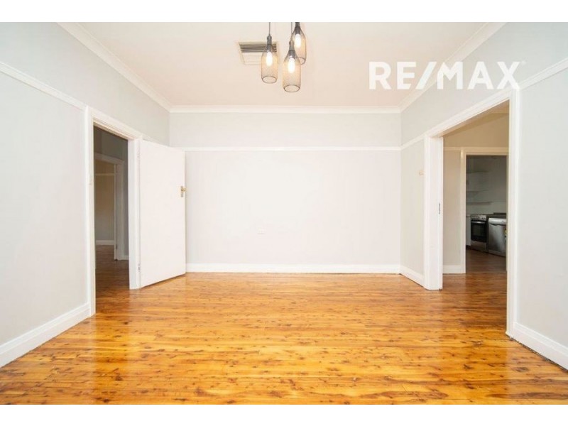 11 Heath Street, Turvey Park NSW 2650
