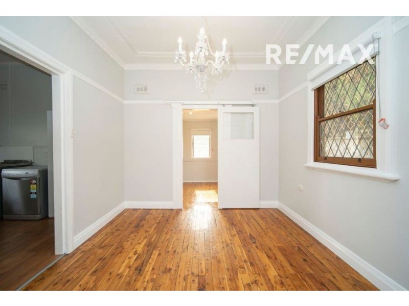11 Heath Street, Turvey Park NSW 2650