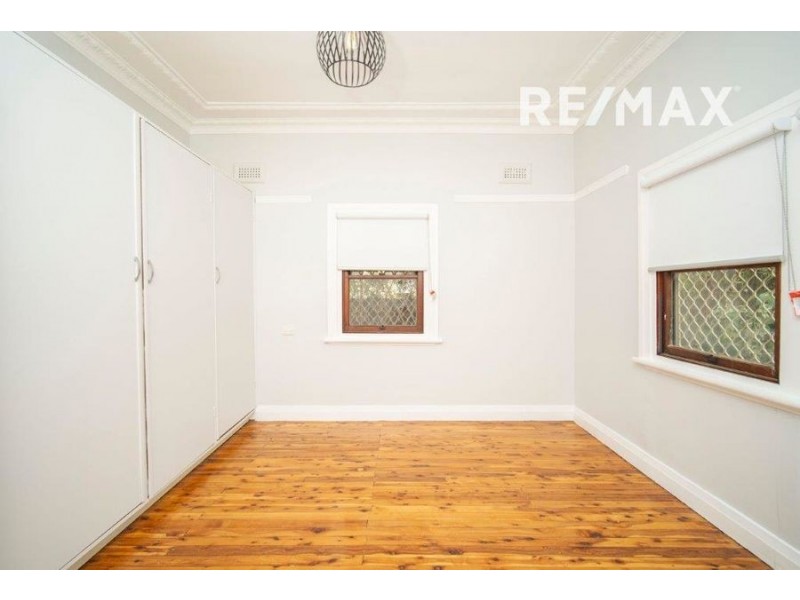 11 Heath Street, Turvey Park NSW 2650