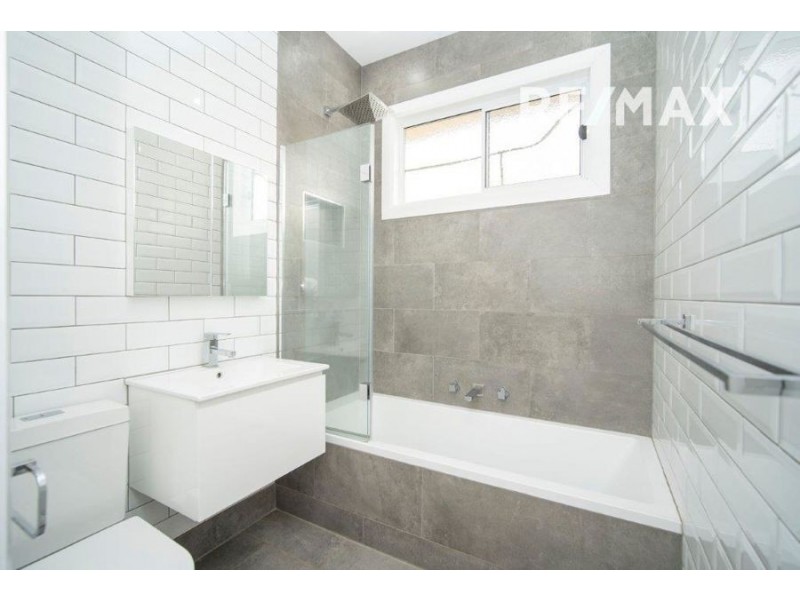 11 Heath Street, Turvey Park NSW 2650