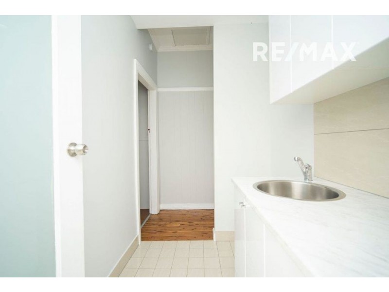 11 Heath Street, Turvey Park NSW 2650