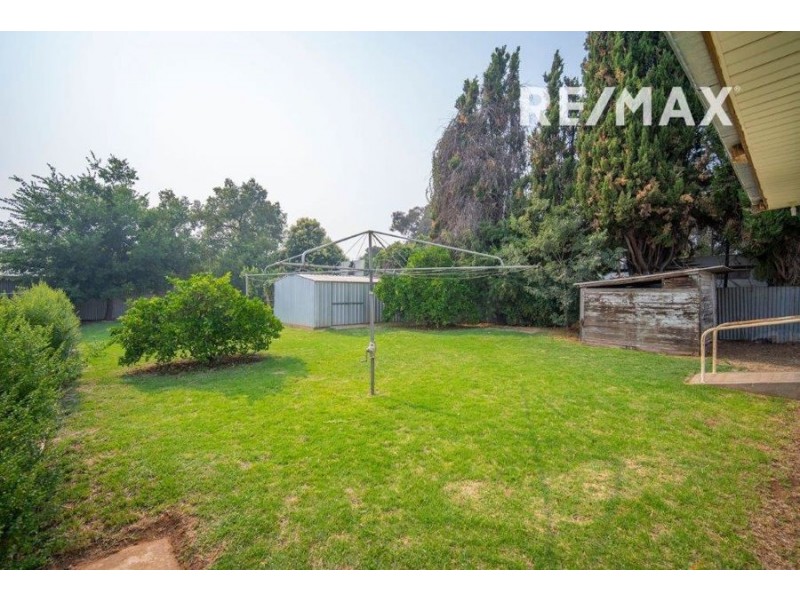 11 Heath Street, Turvey Park NSW 2650