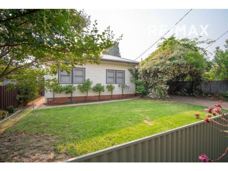 11 Heath Street, Turvey Park NSW 2650