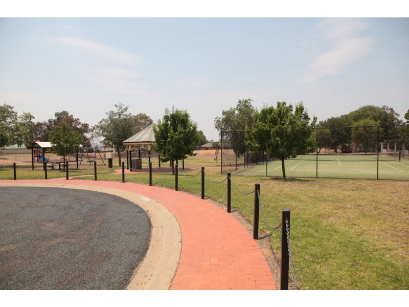 4 Clipper Way, Estella NSW 2650