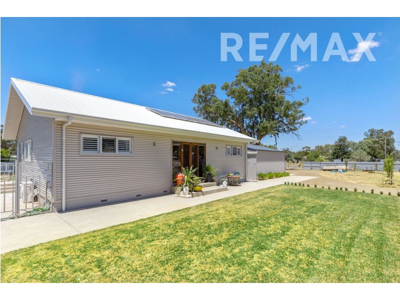 18 Bull Street, Currawarna NSW 2650