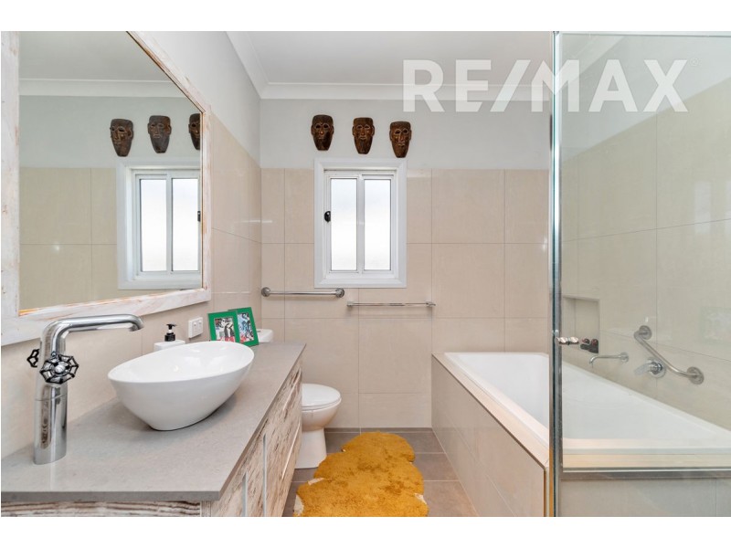 18 Bull Street, Currawarna NSW 2650