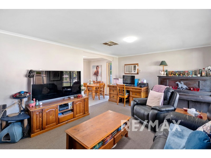 6 Gregory Crescent, Lake Albert NSW 2650
