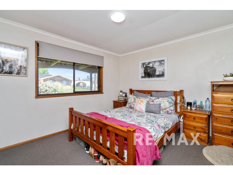 6 Gregory Crescent, Lake Albert NSW 2650