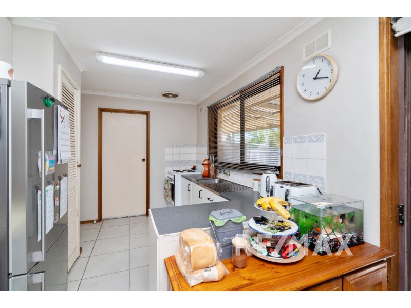 6 Gregory Crescent, Lake Albert NSW 2650