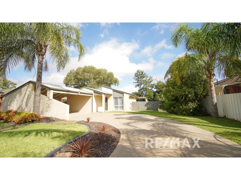 18 Truscott Drive, Ashmont NSW 2650