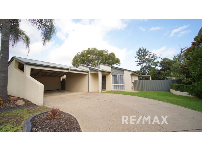 18 Truscott Drive, Ashmont NSW 2650