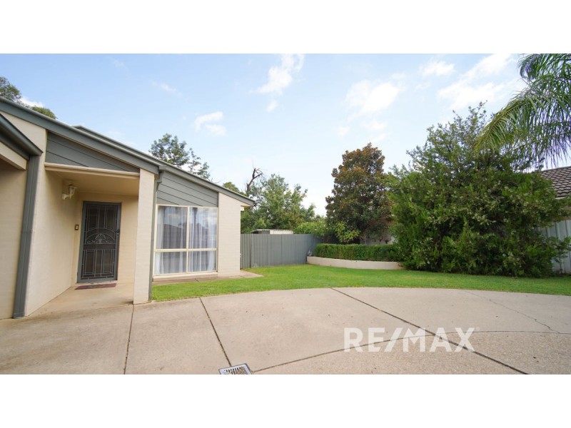 18 Truscott Drive, Ashmont NSW 2650