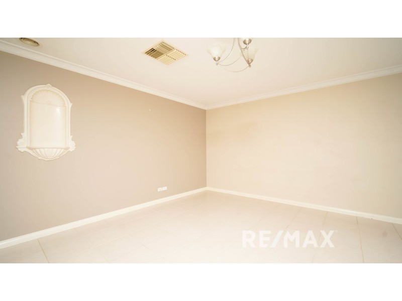 18 Truscott Drive, Ashmont NSW 2650