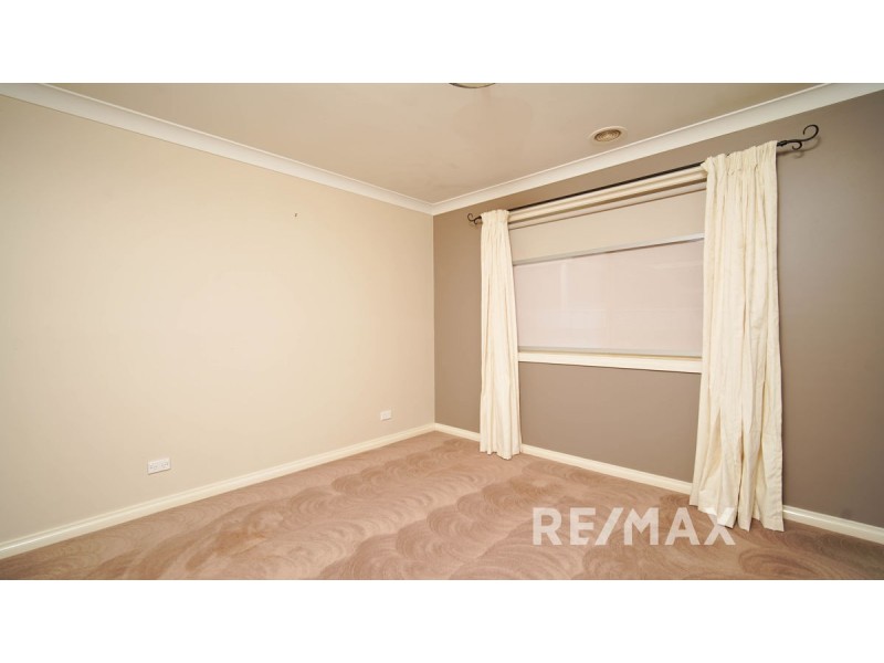 18 Truscott Drive, Ashmont NSW 2650