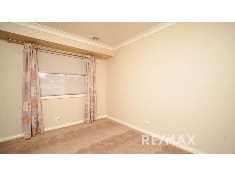 18 Truscott Drive, Ashmont NSW 2650
