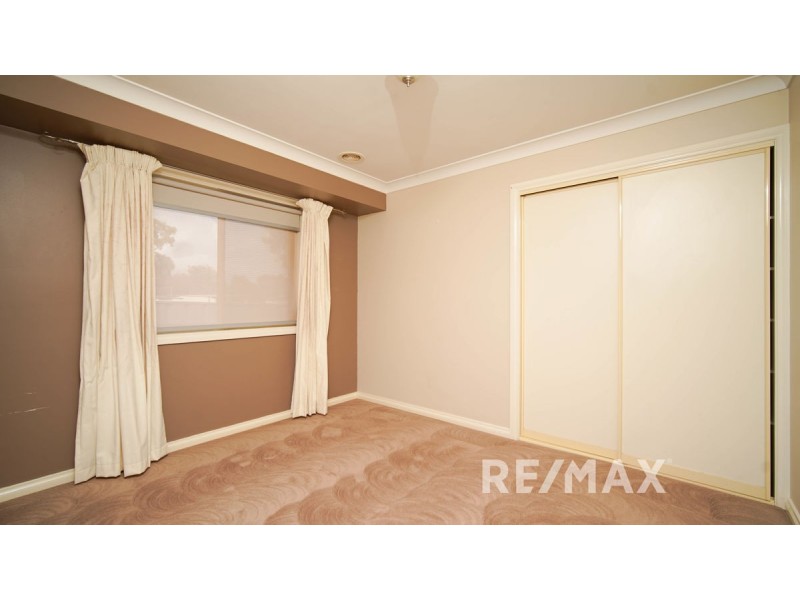 18 Truscott Drive, Ashmont NSW 2650