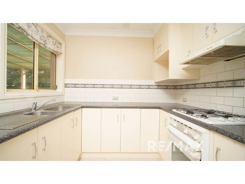 18 Truscott Drive, Ashmont NSW 2650