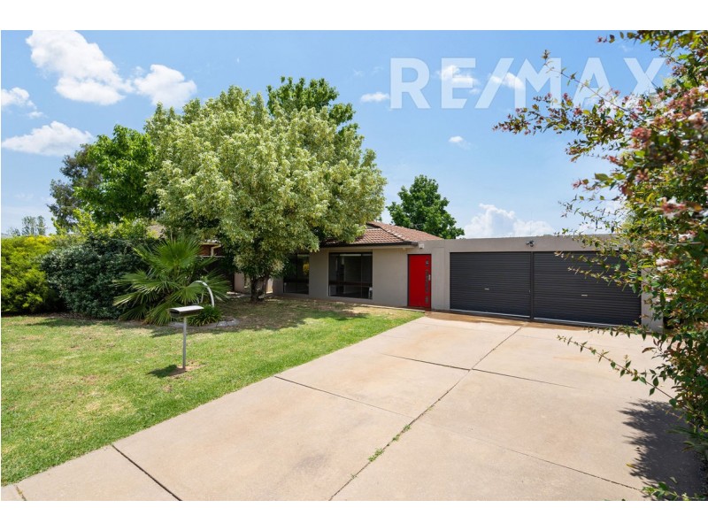 8 Naretha Street, Glenfield Park NSW 2650