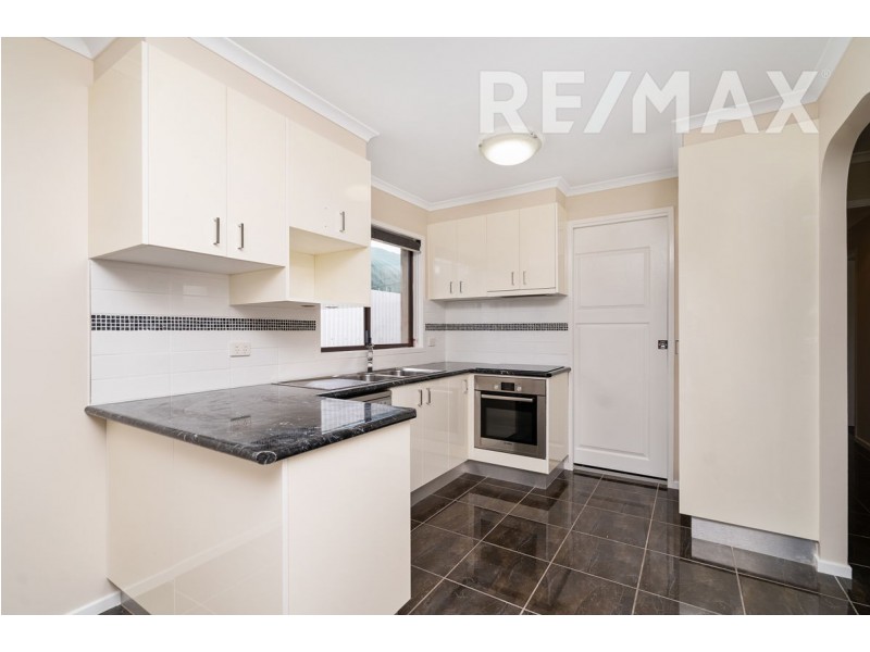 8 Naretha Street, Glenfield Park NSW 2650