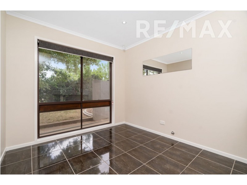 8 Naretha Street, Glenfield Park NSW 2650