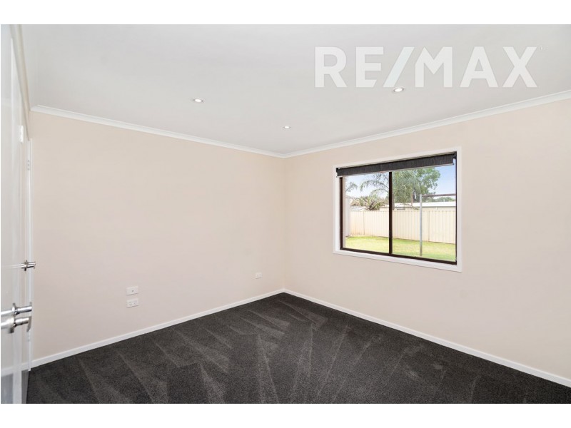 8 Naretha Street, Glenfield Park NSW 2650