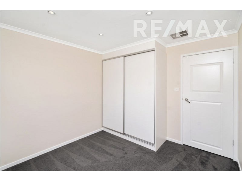 8 Naretha Street, Glenfield Park NSW 2650