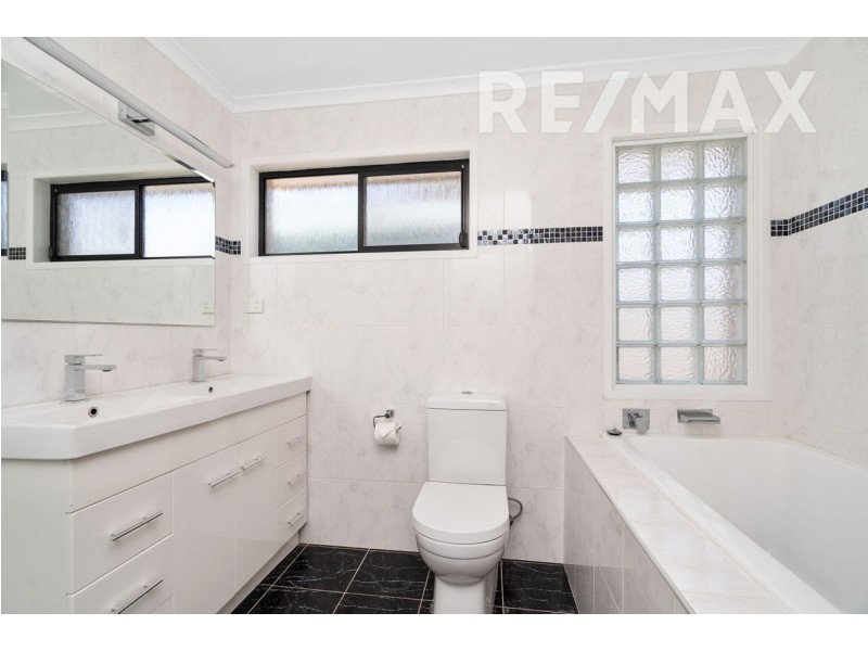 8 Naretha Street, Glenfield Park NSW 2650