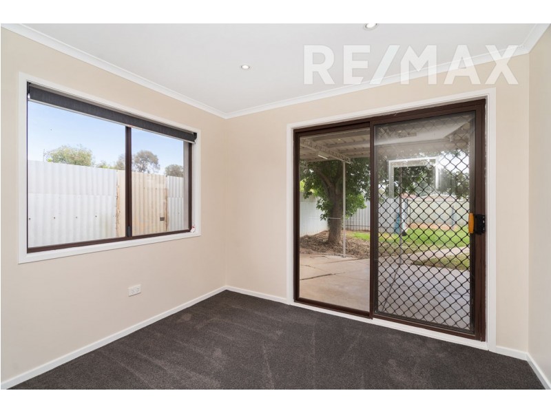 8 Naretha Street, Glenfield Park NSW 2650