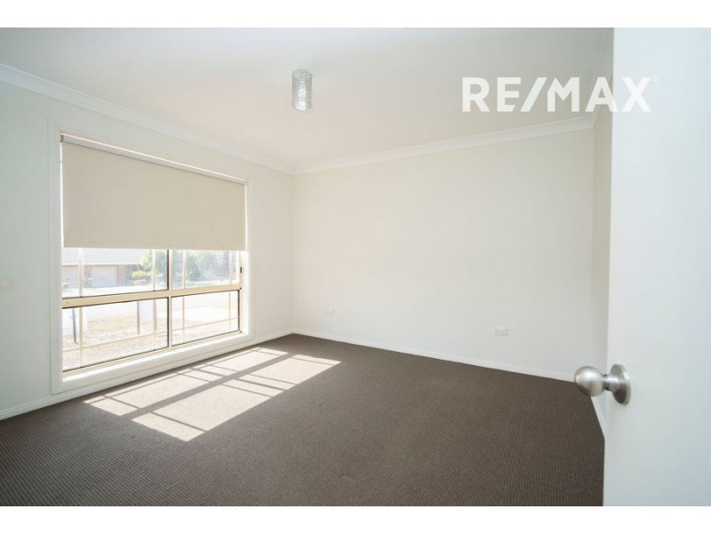 1/8 Malebo Place, Tatton NSW 2650
