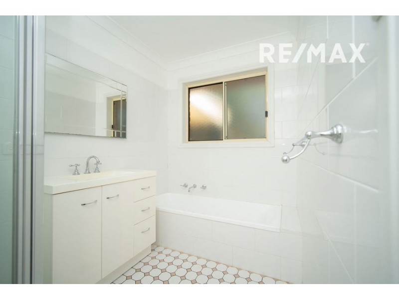 1/8 Malebo Place, Tatton NSW 2650