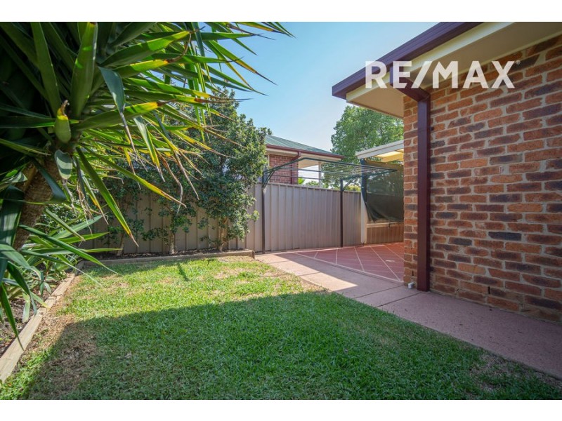 1/8 Malebo Place, Tatton NSW 2650