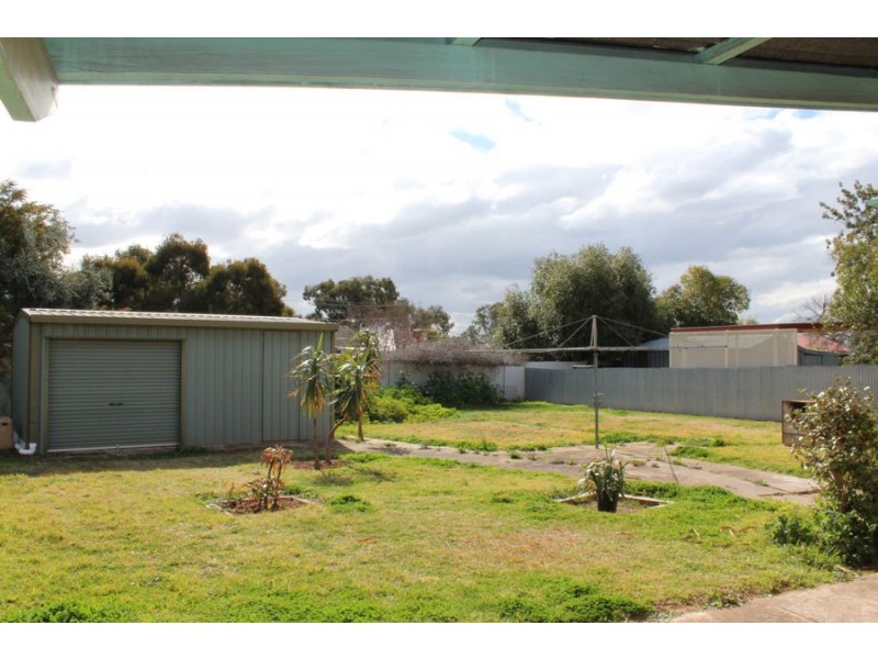 8 Manoora Avenue, Mount Austin NSW 2650