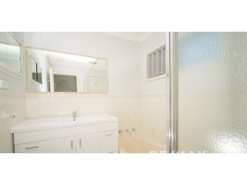 453 Lake Albert Road, Lake Albert NSW 2650