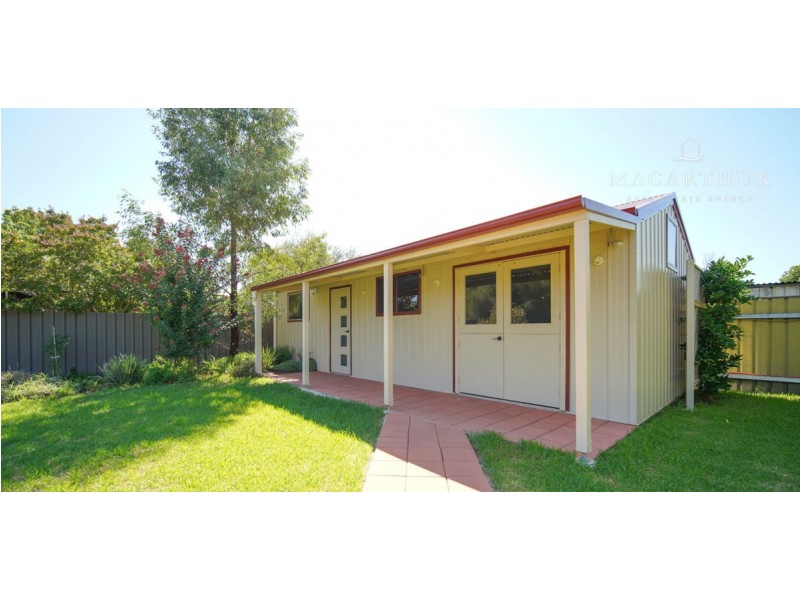 453 Lake Albert Road, Lake Albert NSW 2650