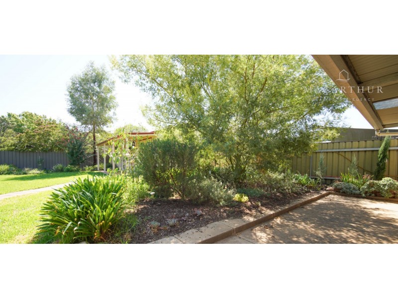 453 Lake Albert Road, Lake Albert NSW 2650