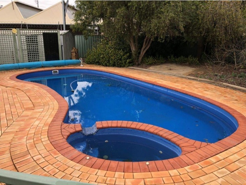 8 Lonergan Place, Wagga Wagga NSW 2650