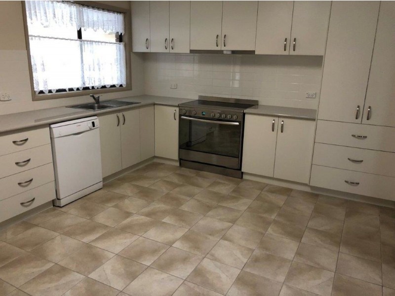8 Lonergan Place, Wagga Wagga NSW 2650