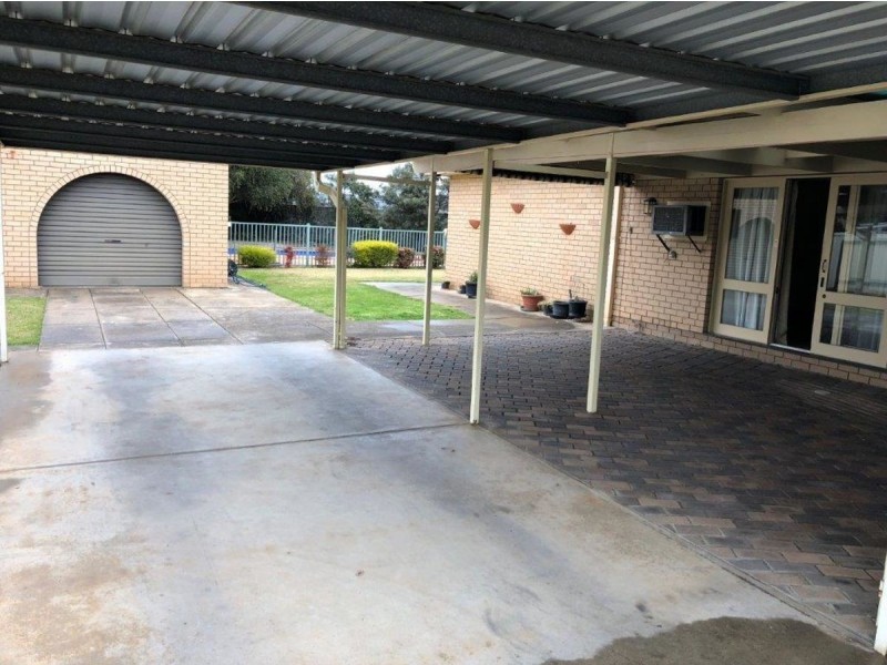 8 Lonergan Place, Wagga Wagga NSW 2650