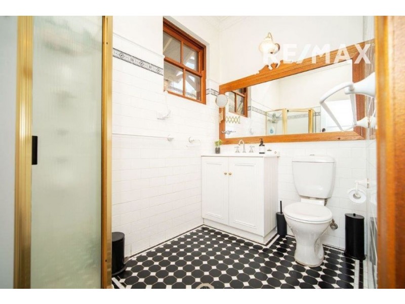 16 Lindsay Street, Turvey Park NSW 2650
