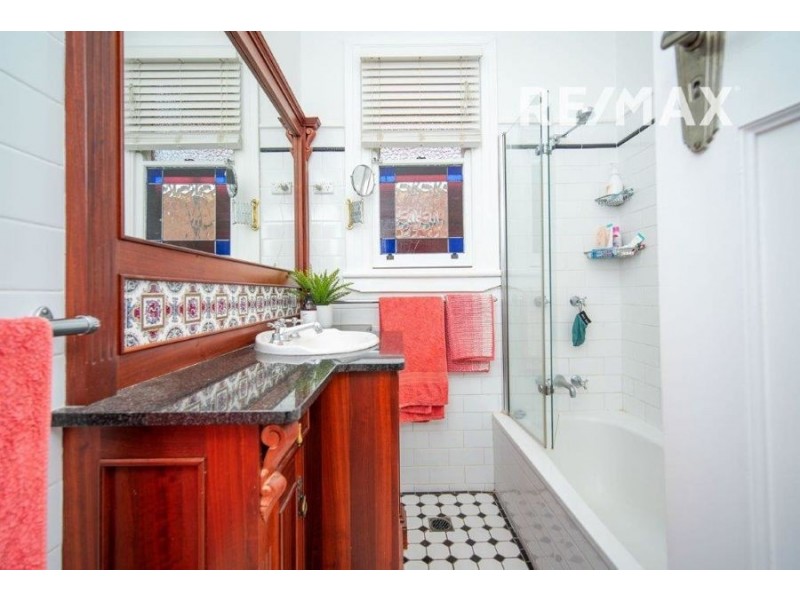 16 Lindsay Street, Turvey Park NSW 2650