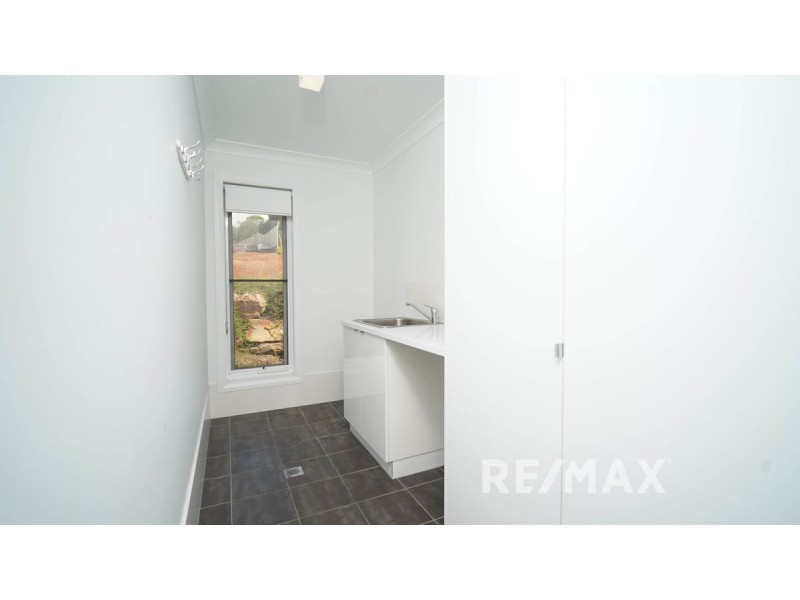 33 Clifton Street, Bourkelands NSW 2650