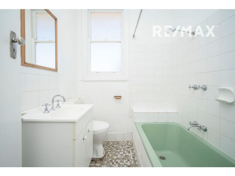 20 Fernleigh Road, Mount Austin NSW 2650