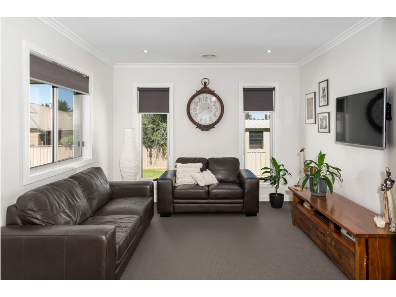 42 Brindabella Drive, Tatton NSW 2650