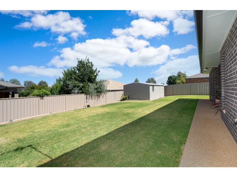 42 Brindabella Drive, Tatton NSW 2650