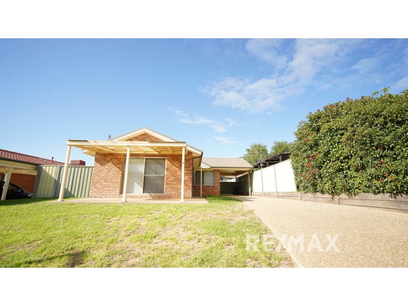 4 Clipper Way, Estella NSW 2650
