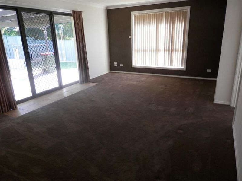 5 Willang Crescent, Glenfield Park NSW 2650