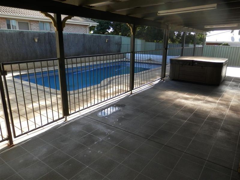 5 Willang Crescent, Glenfield Park NSW 2650
