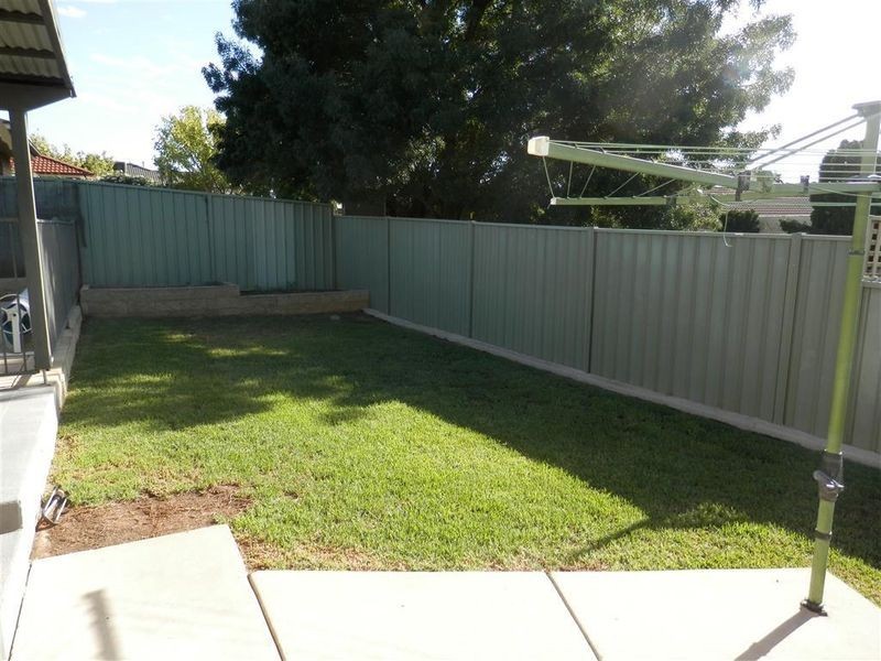 5 Willang Crescent, Glenfield Park NSW 2650