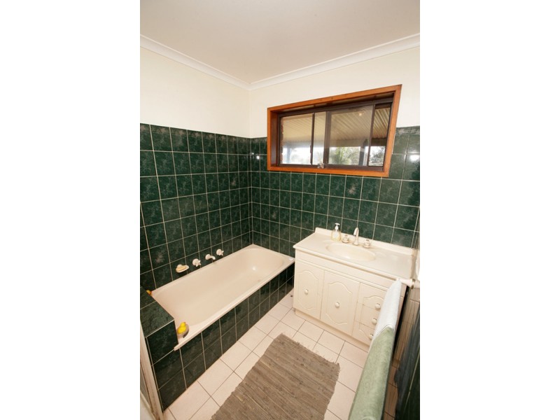 24 Mallory Street, Ashmont NSW 2650