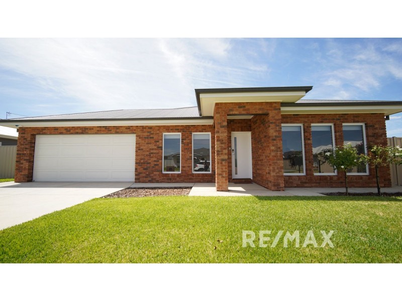 11 Wallaby Street, Gobbagombalin NSW 2650